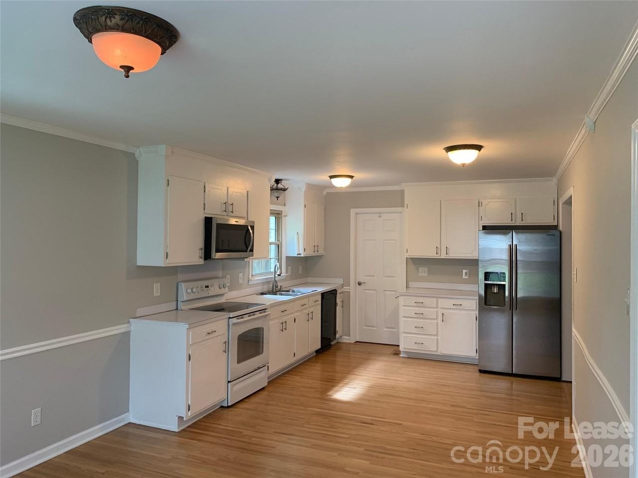 1130 Cheddington Dr - Photo 4 of 27