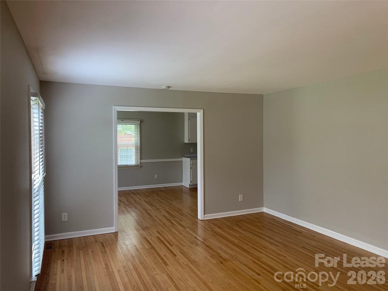 1130 Cheddington Dr - Photo 5 of 27