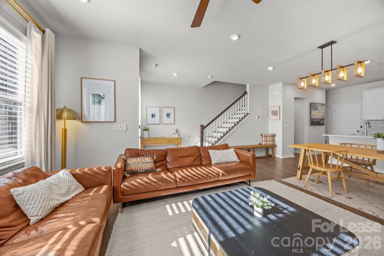 915 Kinsey Aly - Photo 2 of 18