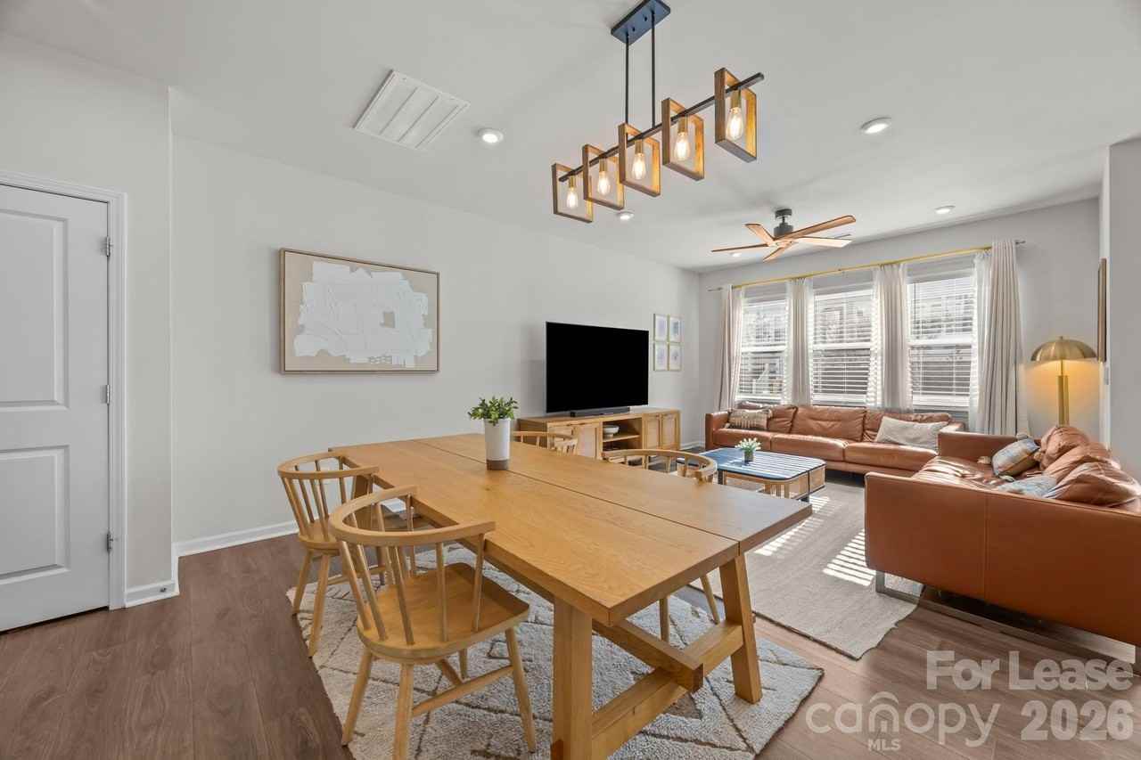 915 Kinsey Aly - Photo 3 of 18