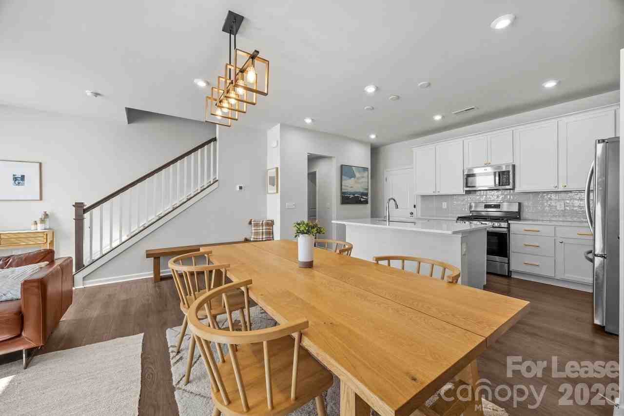 915 Kinsey Aly - Photo 4 of 18