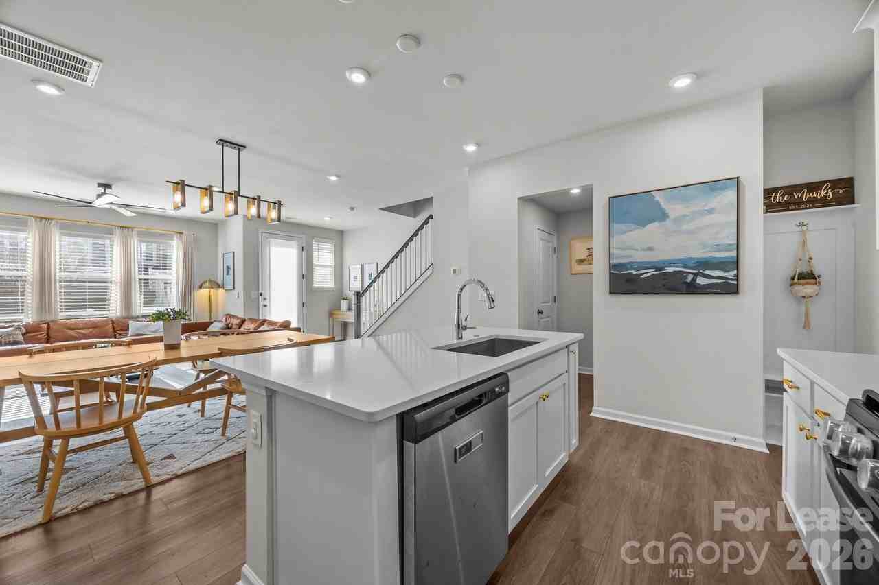 915 Kinsey Aly - Photo 5 of 18