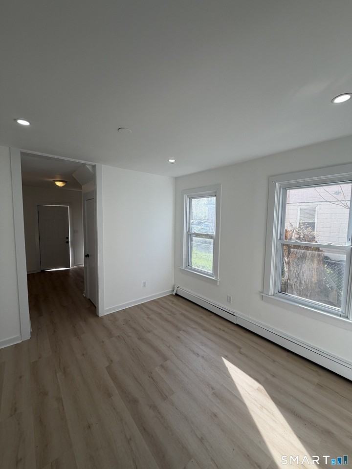 142 Cowles St - Photo 3 of 12