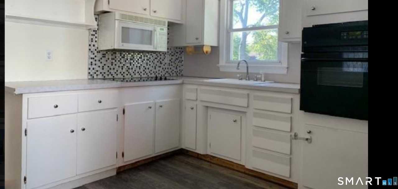 27 Hyatt Ave - Photo 3 of 6