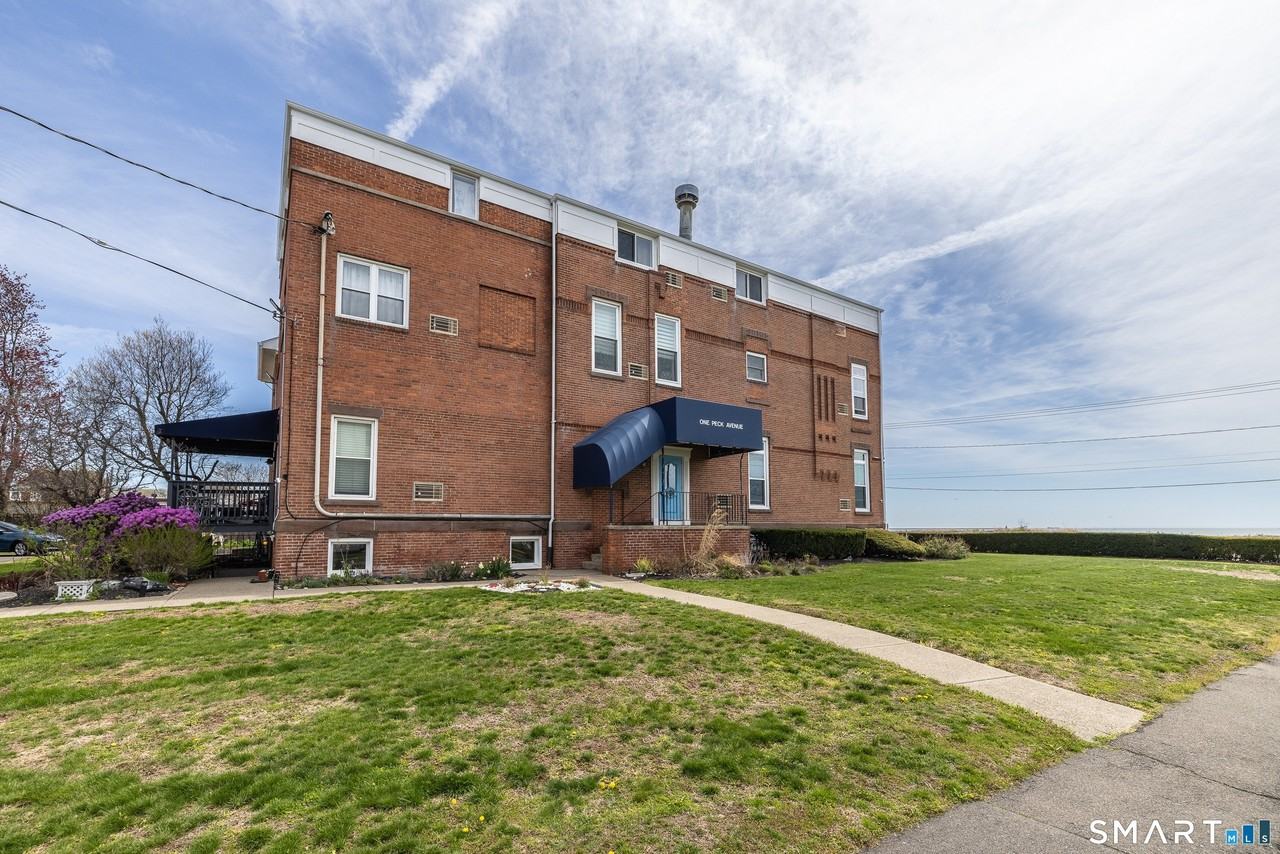 1 Peck Ave #11 - Photo 2 of 31