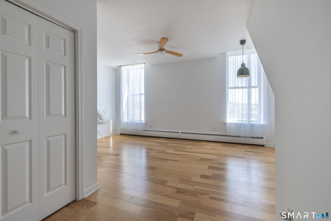 1 Peck Ave #11 - Photo 7 of 31