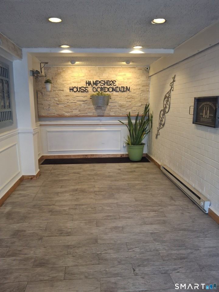 393 Laurel Ave #305 - Photo 3 of 29