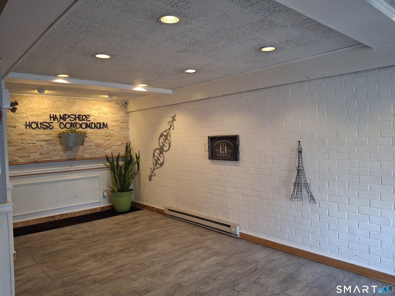 393 Laurel Ave #305 - Photo 4 of 29