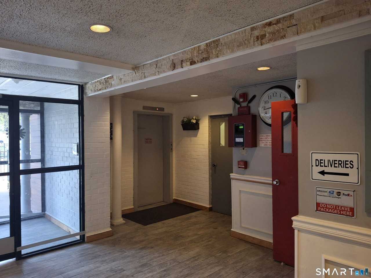 393 Laurel Ave #305 - Photo 5 of 29