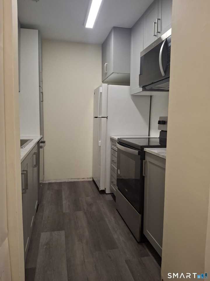 393 Laurel Ave #305 - Photo 7 of 29