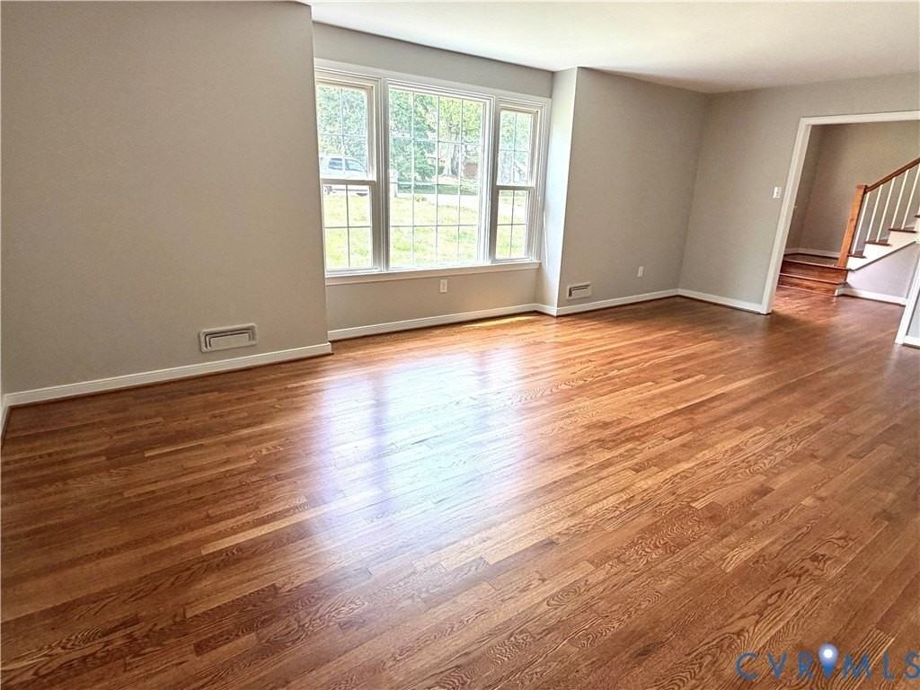 11402 Creekside Dr - Photo 2 of 19