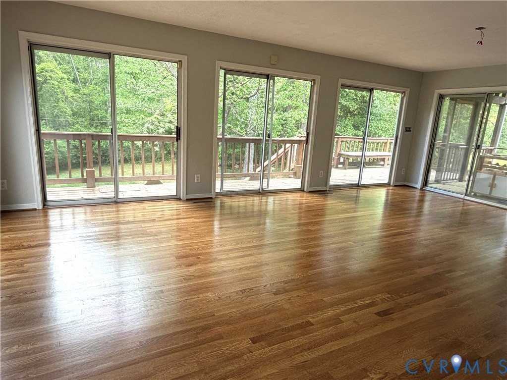 11402 Creekside Dr - Photo 5 of 19