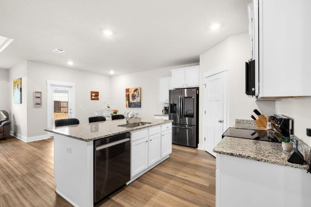 6539 Forest Bay Ave - Photo 4 of 24