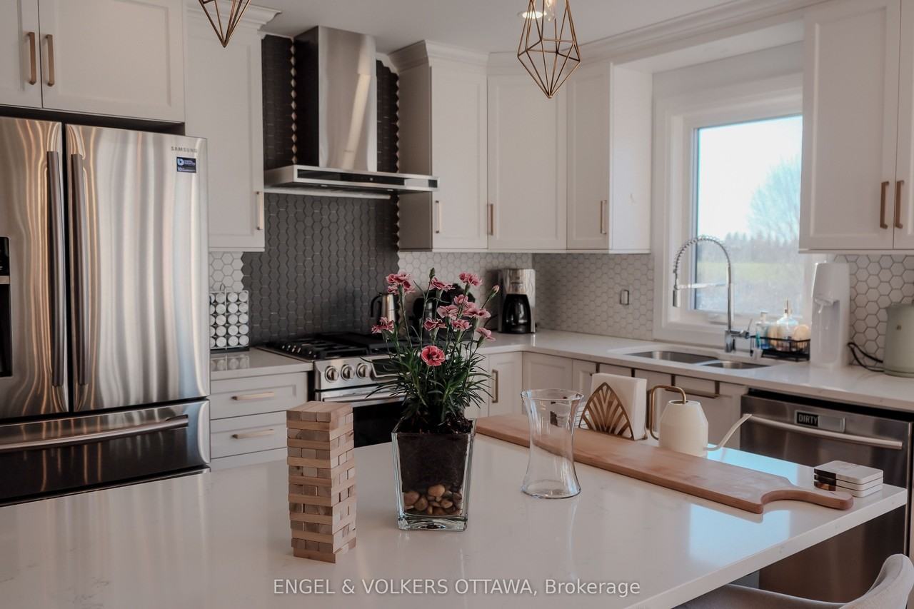 303 Belfort St - Photo 4 of 24