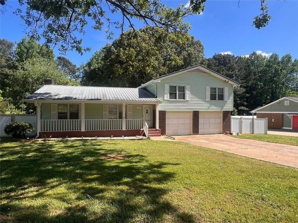 2768 Majestic Cir - Photo 2 of 8