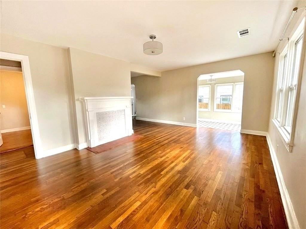 1449 Lynford Dr Sw - Photo 2 of 21