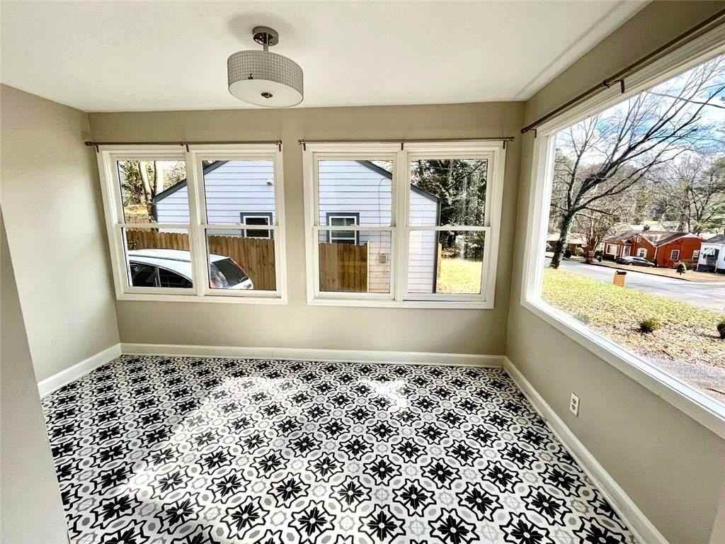 1449 Lynford Dr Sw - Photo 4 of 21