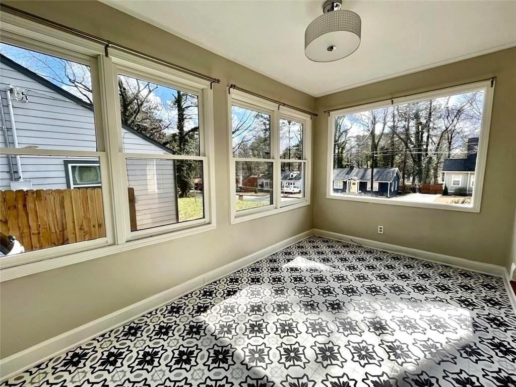 1449 Lynford Dr Sw - Photo 5 of 21