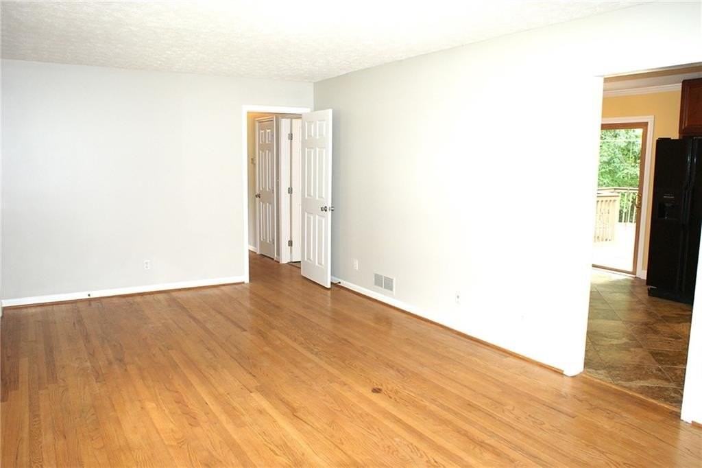 6725 Ridge Moore Dr - Photo 4 of 35