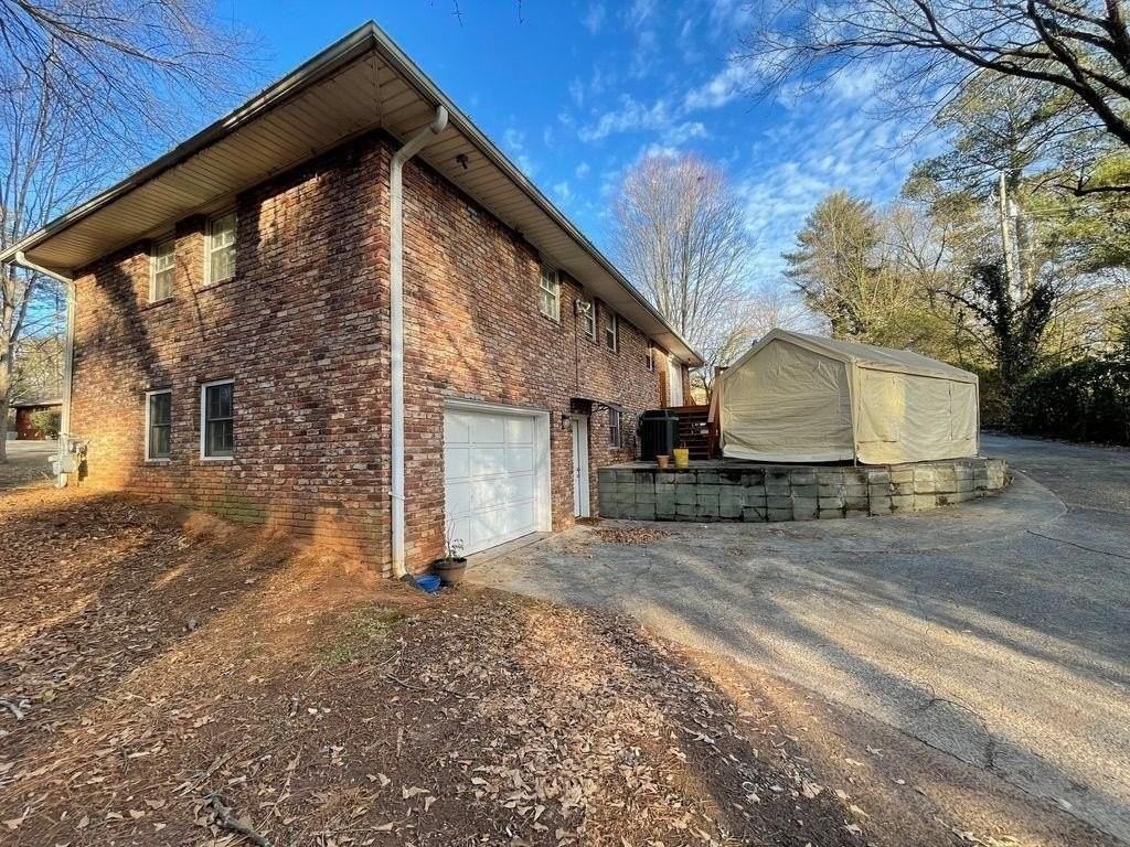 2106 Pawnee Dr Se - Photo 2 of 22
