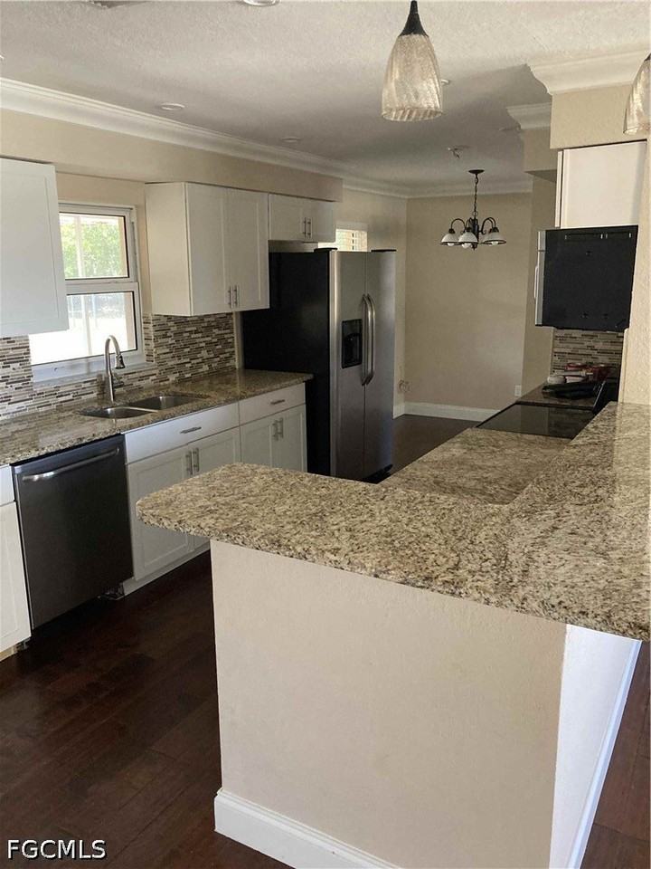 724 Sesame Ct - Photo 2 of 15