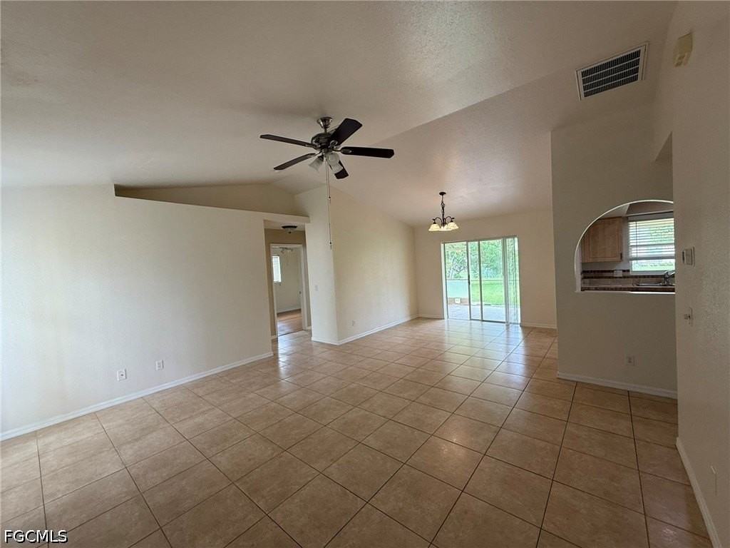 911 Se 31st St - Photo 2 of 16