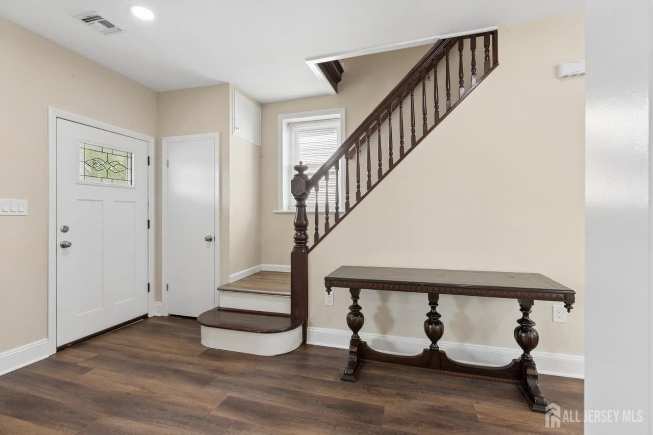 327 Main St - Photo 5 of 20