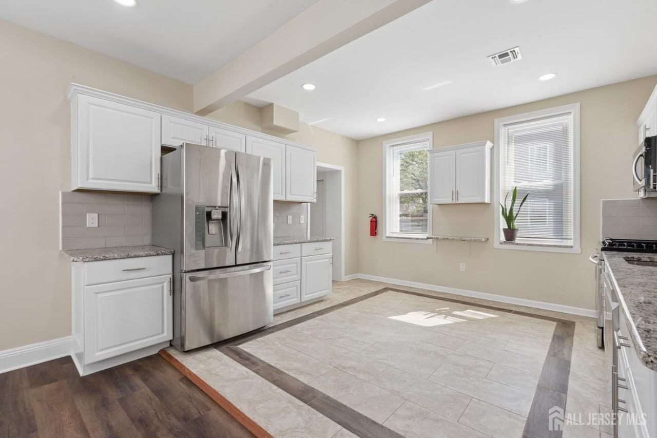 327 Main St - Photo 7 of 20