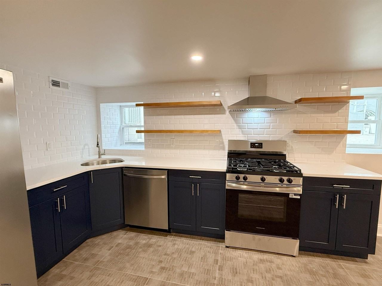 102 S Raleigh Ave - Photo 5 of 18