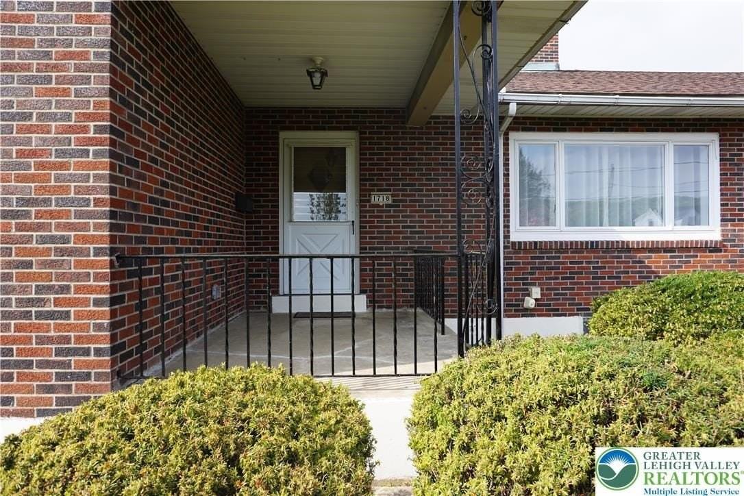 1718 Calypso Ave - Photo 3 of 32