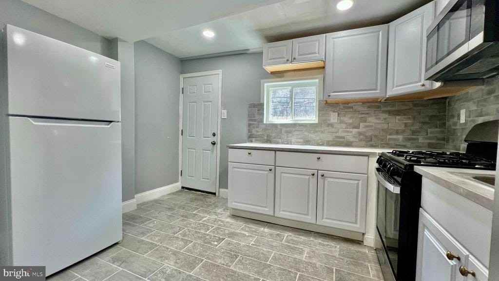 2348 Wilder St - Photo 4 of 10