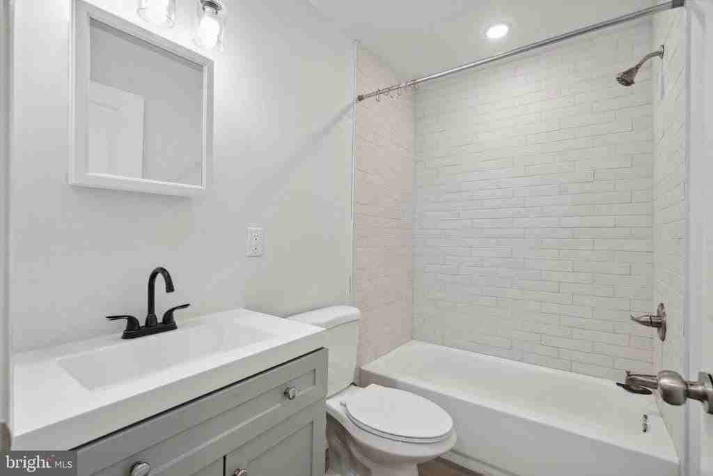 1701 Point Breeze Ave #1A - Photo 6 of 12