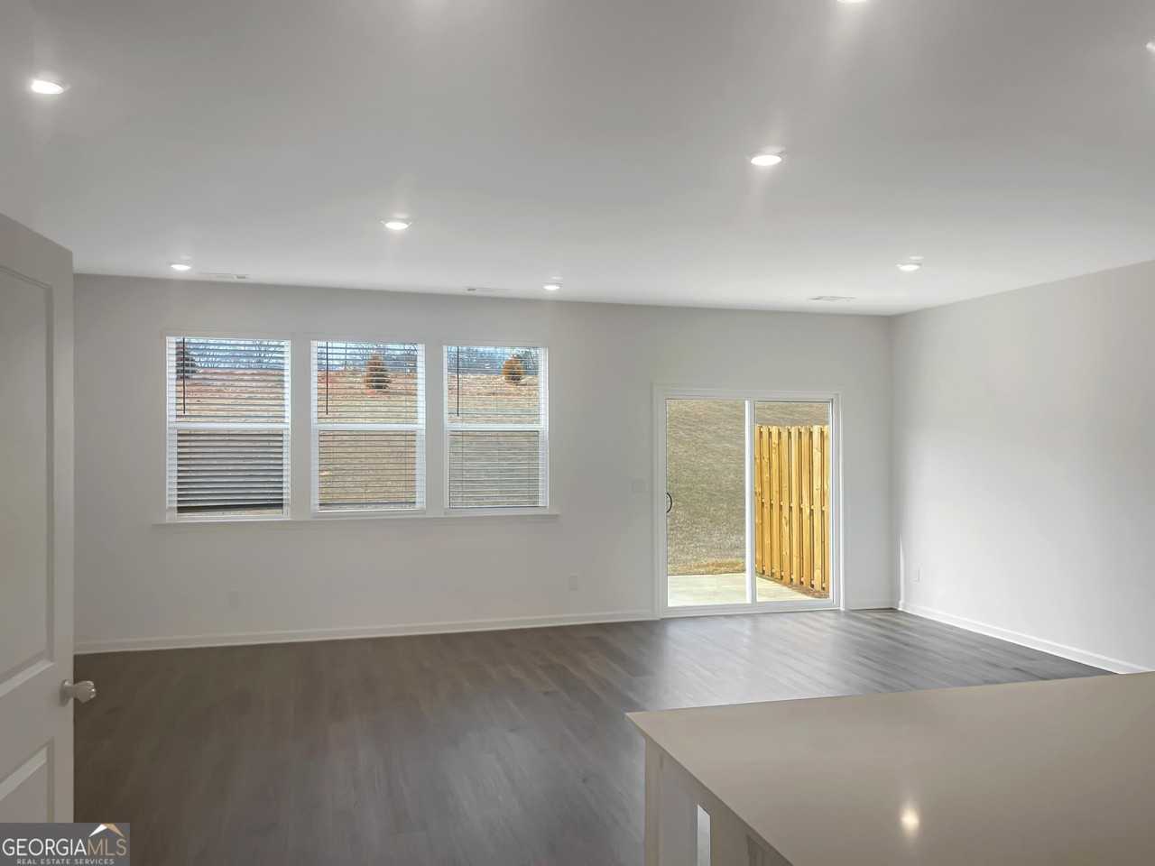 109 Milledge Commons Dr - Photo 2 of 6