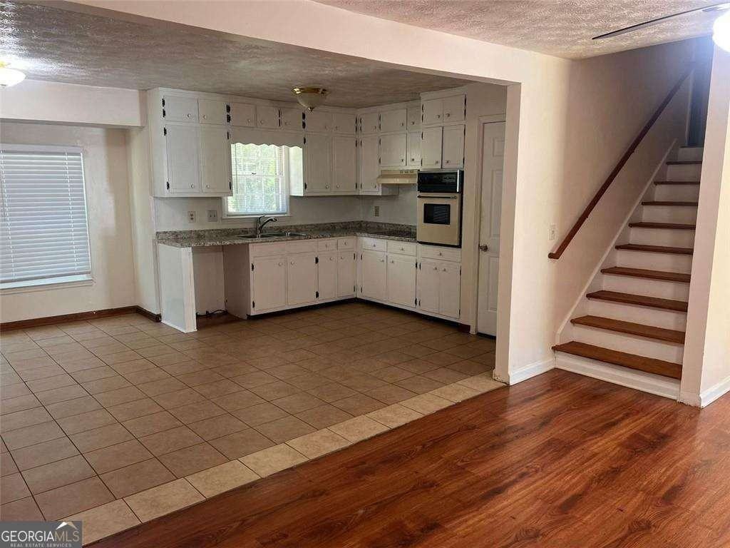 2768 Majestic Cir - Photo 3 of 9