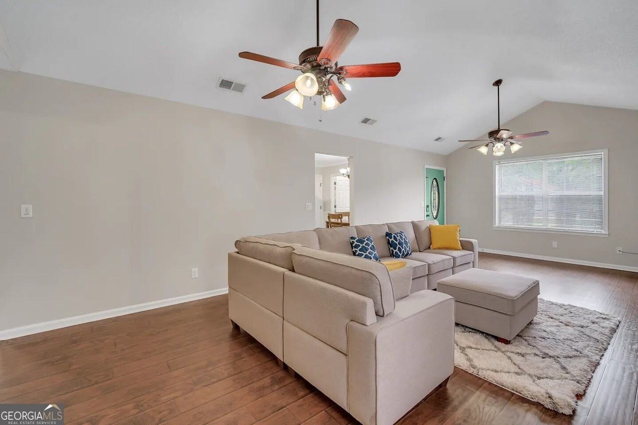 1474 Ben Gay Way - Photo 4 of 7