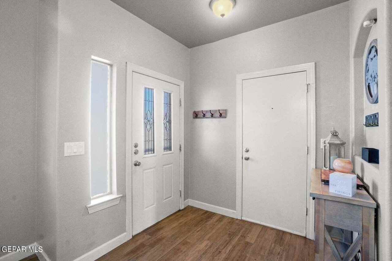 11032 Bullseye St - Photo 2 of 31