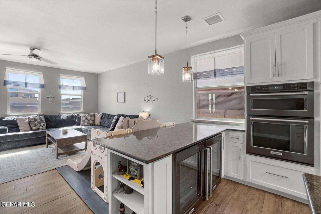 11032 Bullseye St - Photo 6 of 31