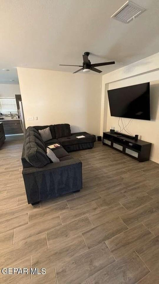 476 Deserts Dr - Photo 2 of 18