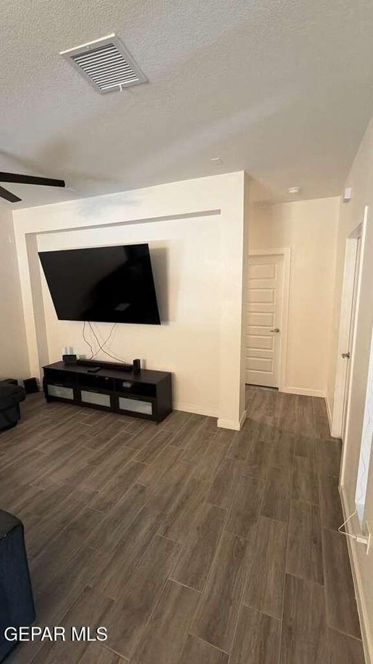 476 Deserts Dr - Photo 3 of 18