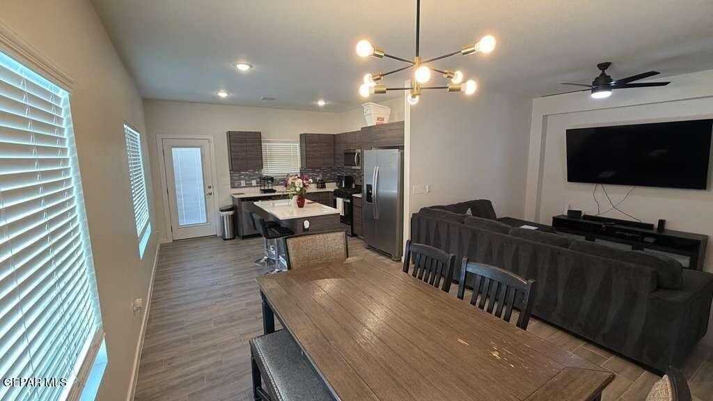 476 Deserts Dr - Photo 4 of 18