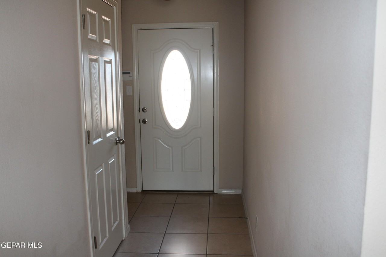 14561 Jesus Almeida - Photo 2 of 17