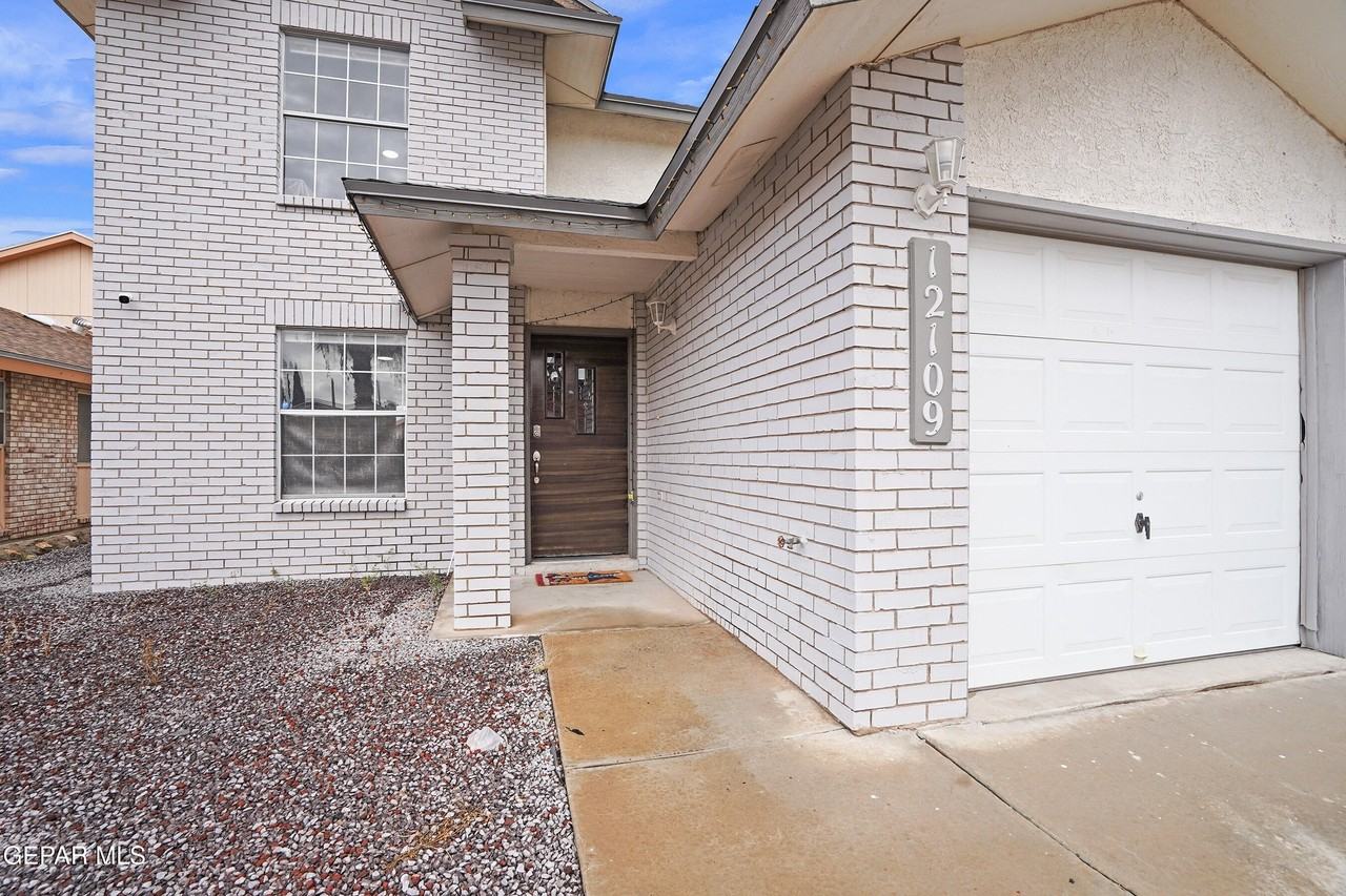 12109 Saint Jude Ave - Photo 4 of 30