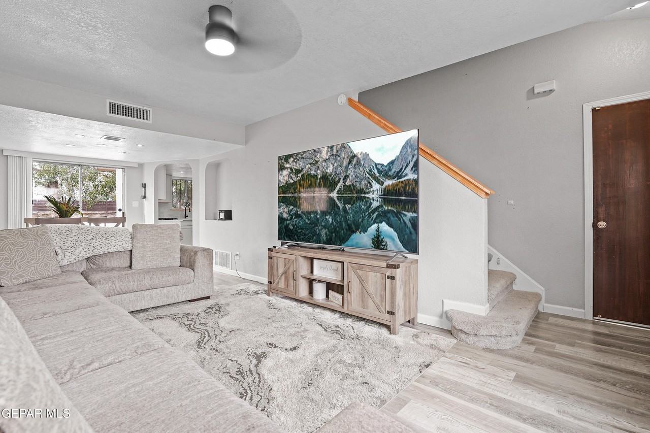 12109 Saint Jude Ave - Photo 7 of 30