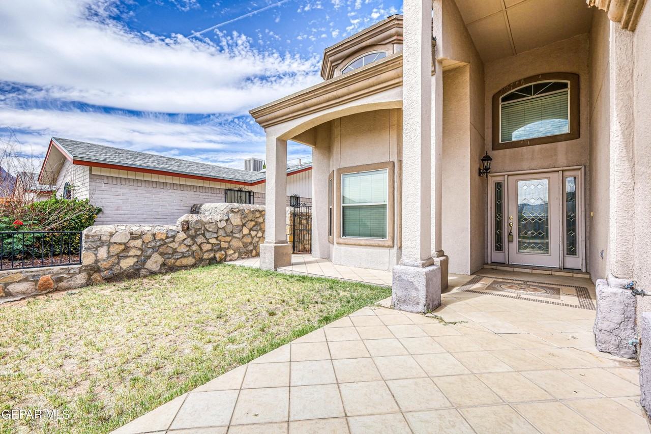 4733 R L Shoemaker Dr - Photo 4 of 50