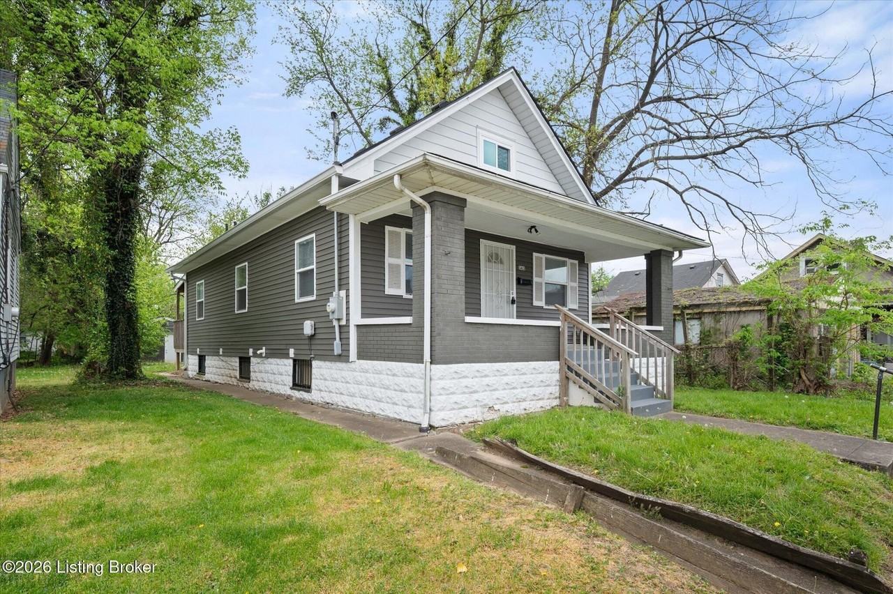 343 S 42nd St - Photo 3 of 31