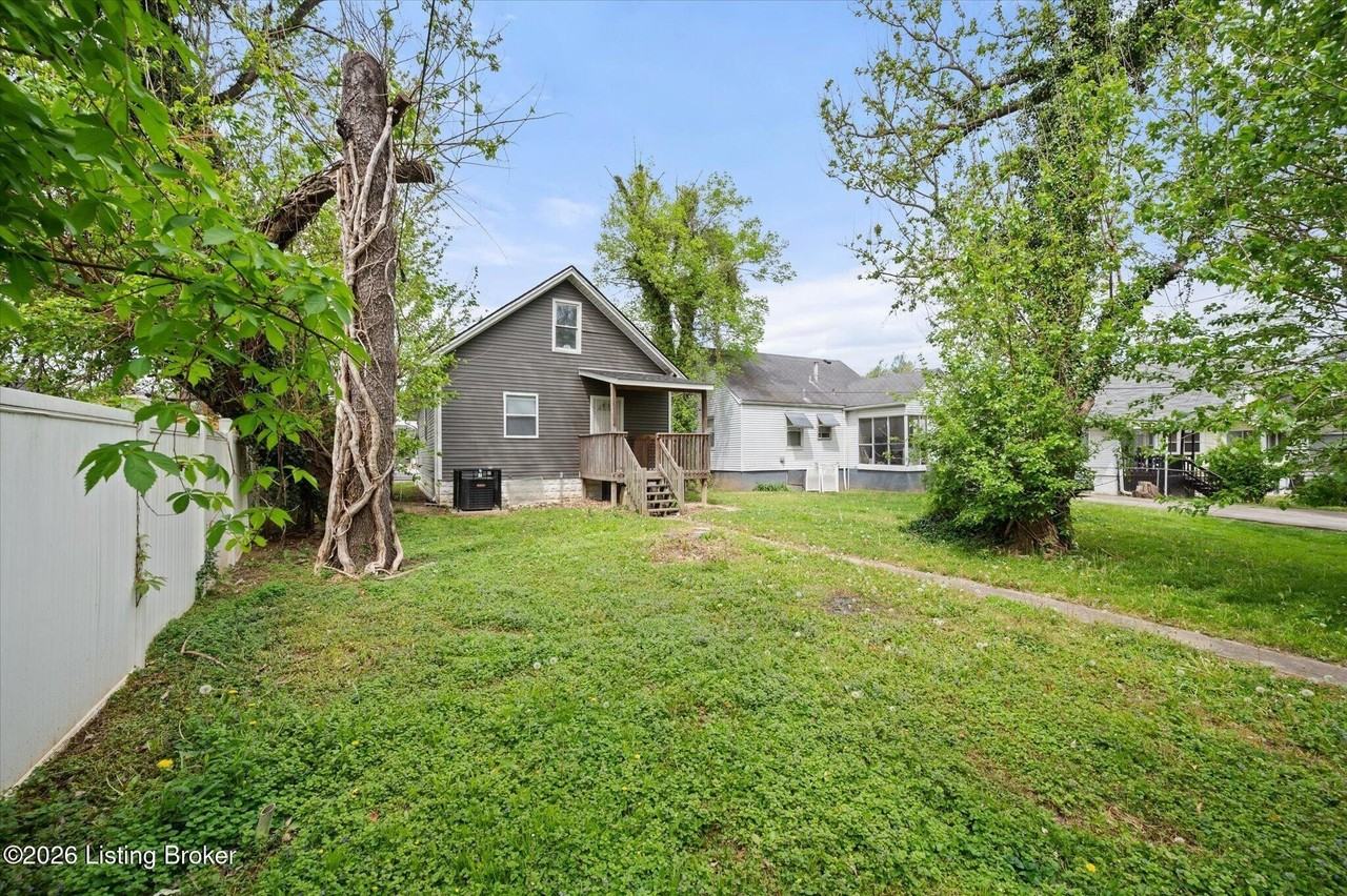 343 S 42nd St - Photo 7 of 31