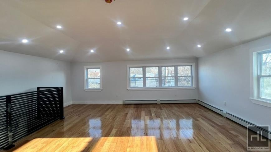15323 123rd Ave - Photo 3 of 10