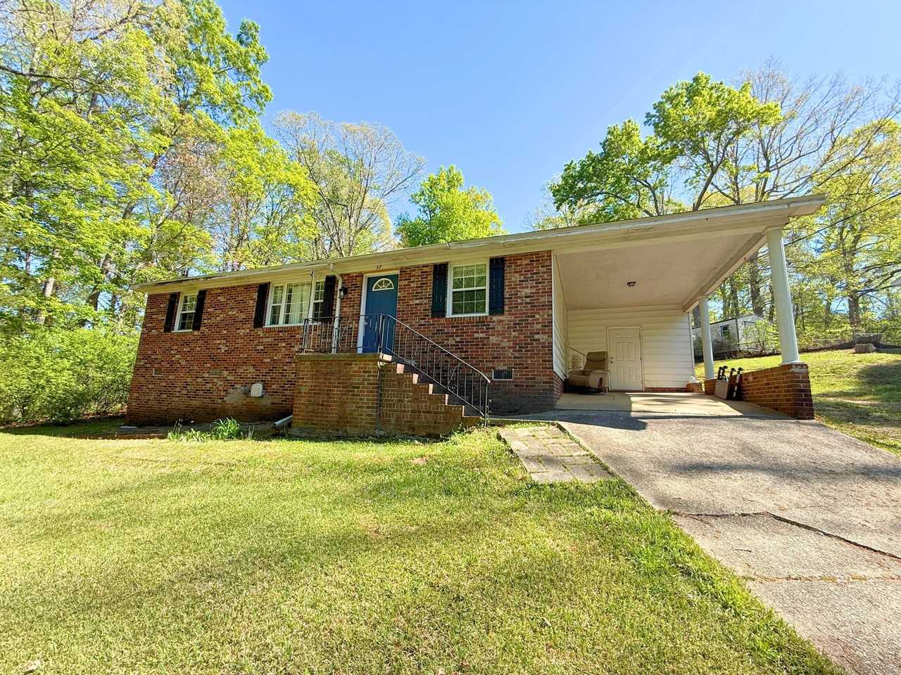 37 Carriage Dr #1 - Photo 2 of 18