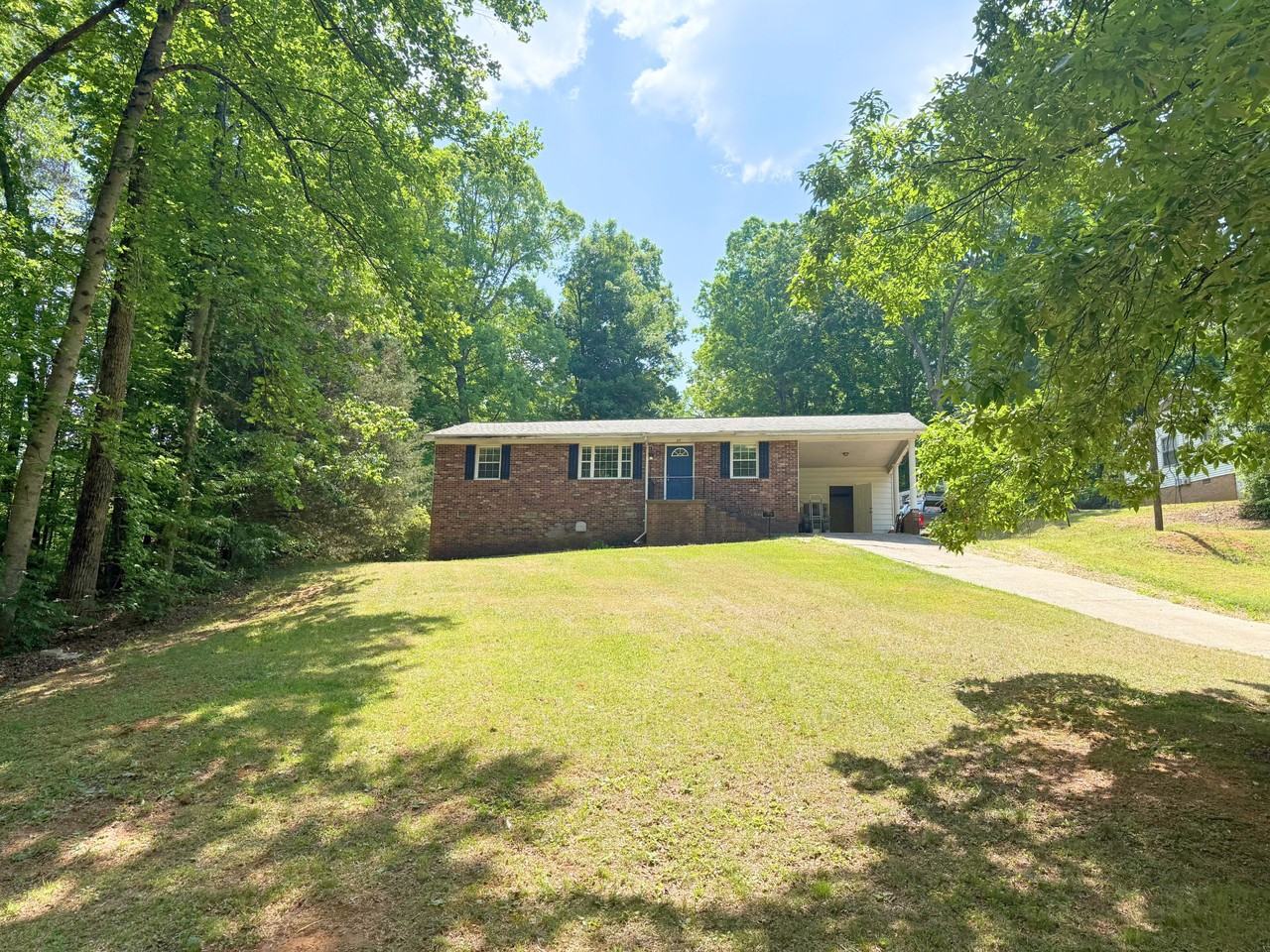 37 Carriage Dr #1 - Photo 3 of 18