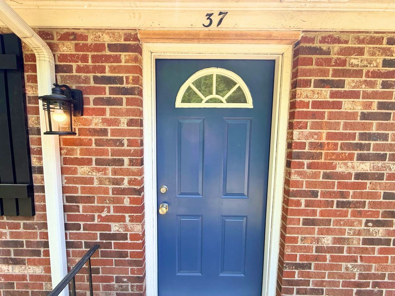 37 Carriage Dr #1 - Photo 4 of 18